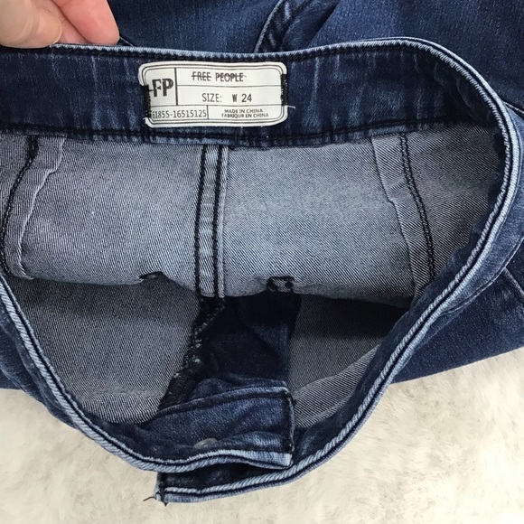 Free People Just Float On Flare Raw Hem Stretch Jeans Casual Med Wash Size 24 - Picture 5 of 8